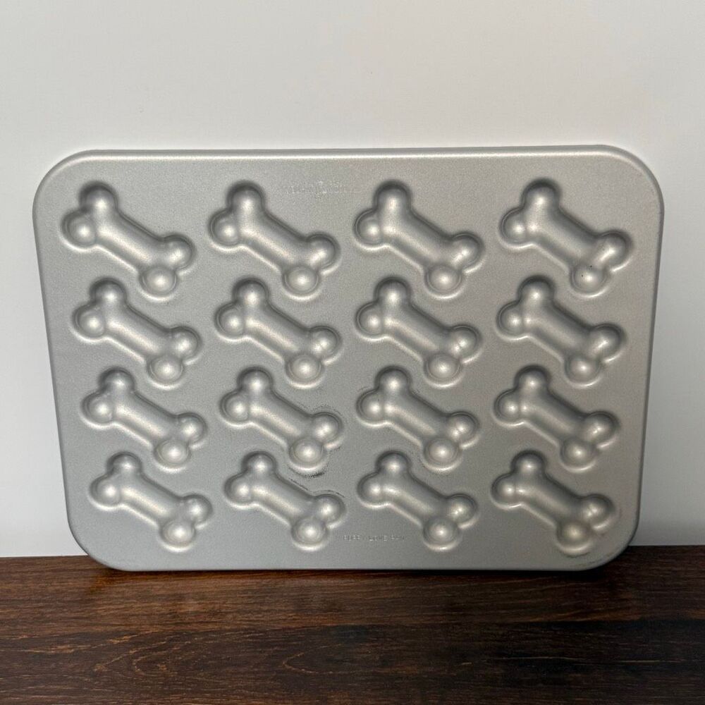 Puppy Love Nordic Ware baking sheet dog bone treats - makes 16